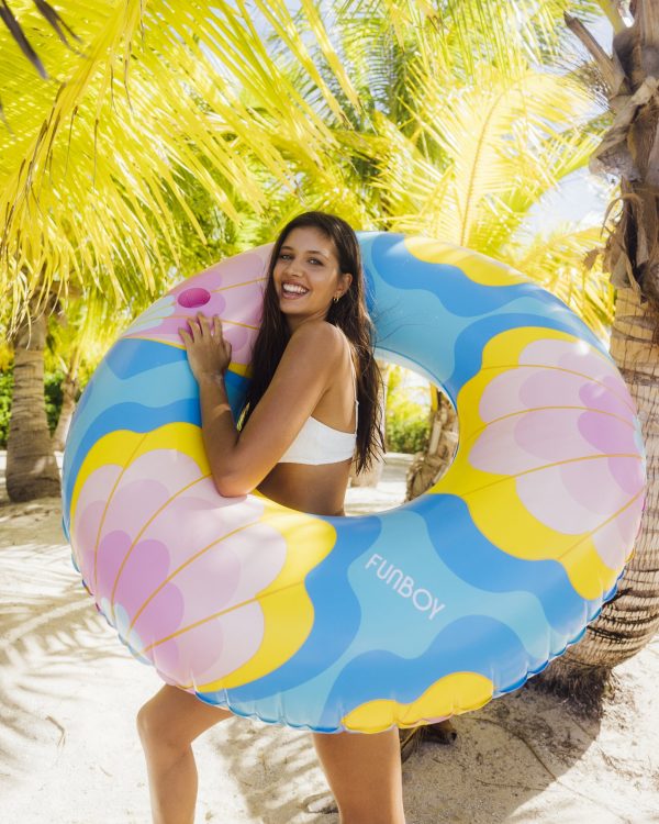 Mermaid Shells Tube Float - Image 5